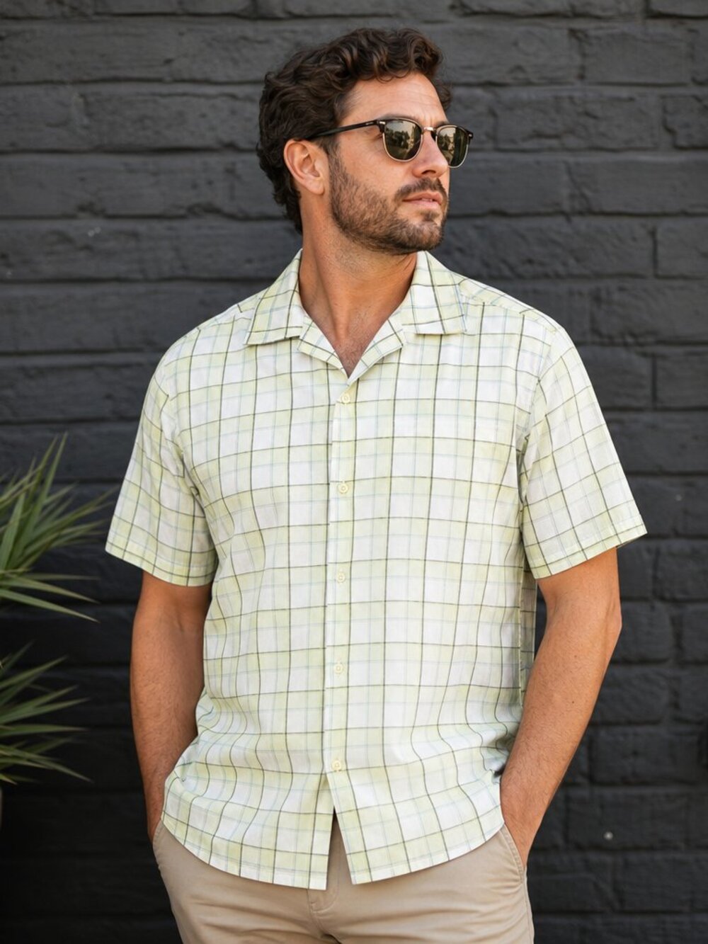 Banana Republic Green & White Plaid Short‑Sleeve Button‑Down Shirt – Size XL,